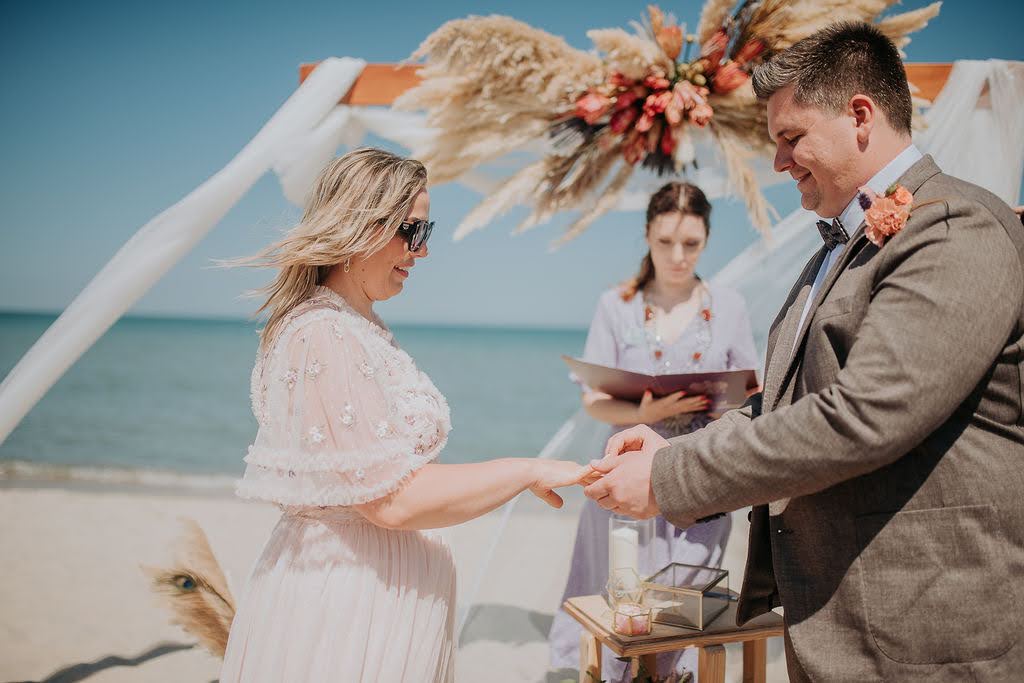 Ślub na plaży Półwyspu Helskiego